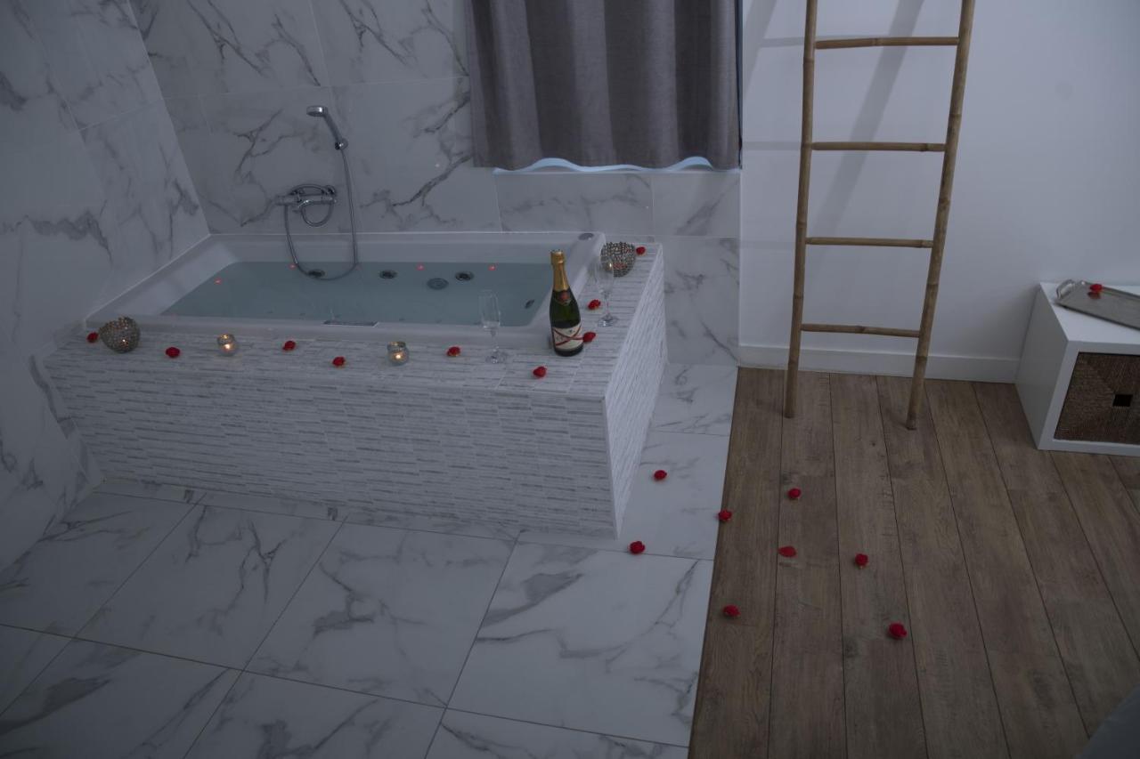 Апартаменты Triplex 110 M2 Centre Historique Avec Jacuzzi Динан Экстерьер фото